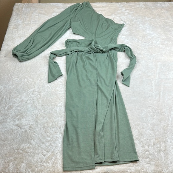 Hello Molly Dresses & Skirts - Hello Molly Green One Shoulder Wrap Gown